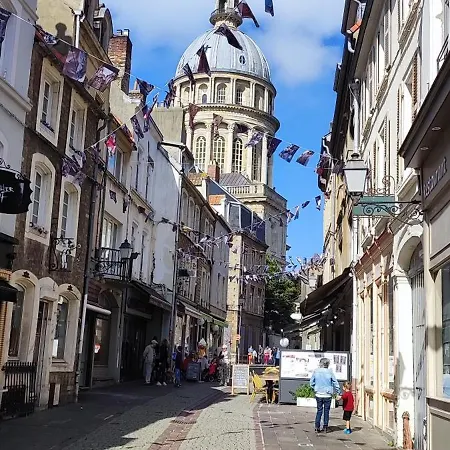 Spacieux Et Moderne, En Plein Centre