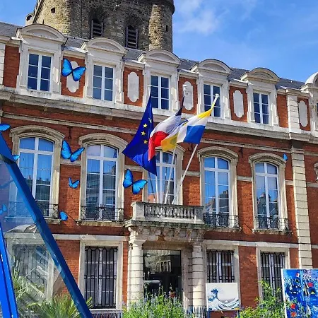 Spacieux Et Moderne, En Plein Centre *