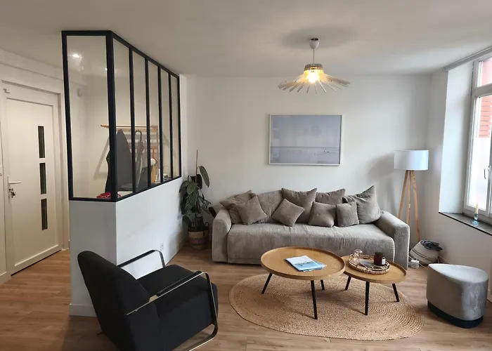 Apartment Spacieux Et Moderne, En Plein Centre *